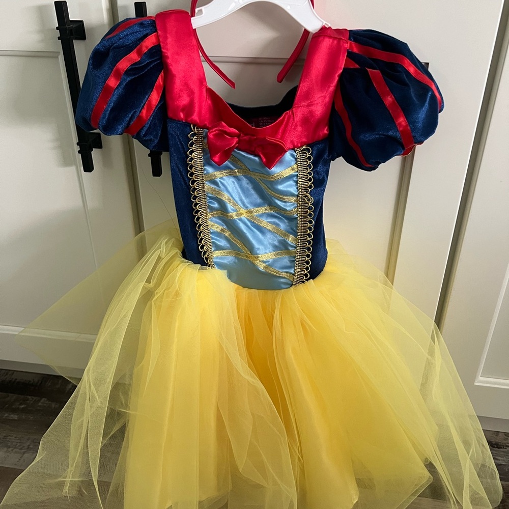 Kids Halloween costume. Like new! 4T
